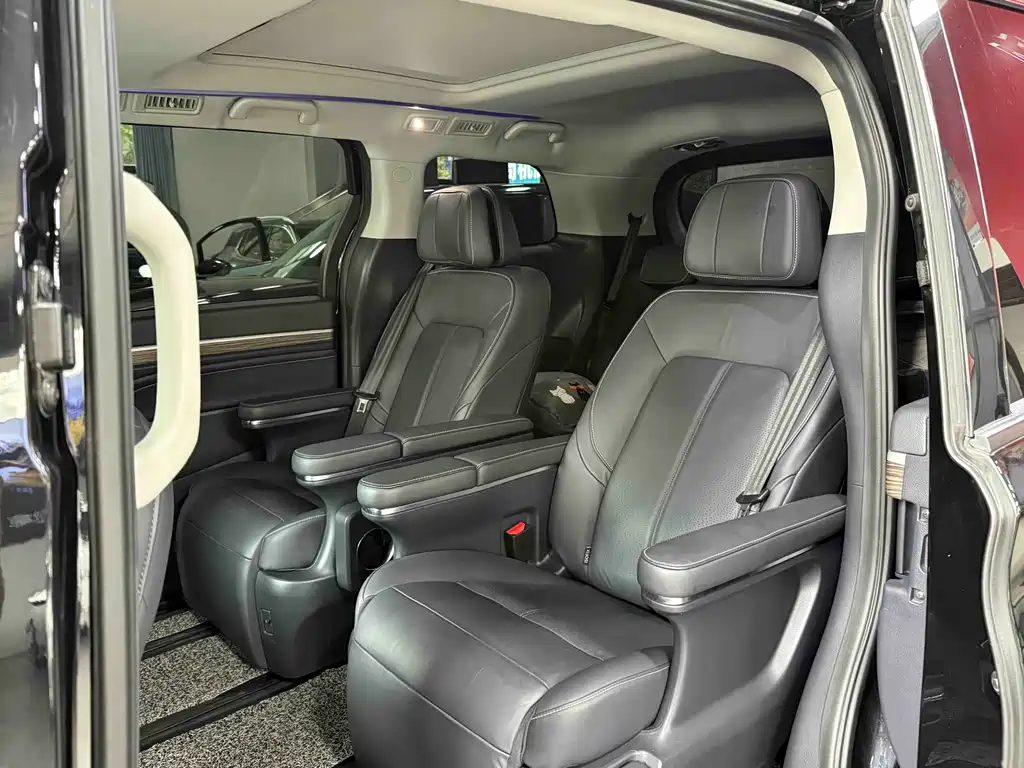 GAC Motor Trumpchi M8 2022 — фото 8