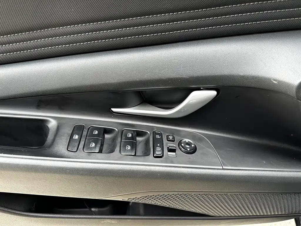 Hyundai Elantra 2021 — фото 16