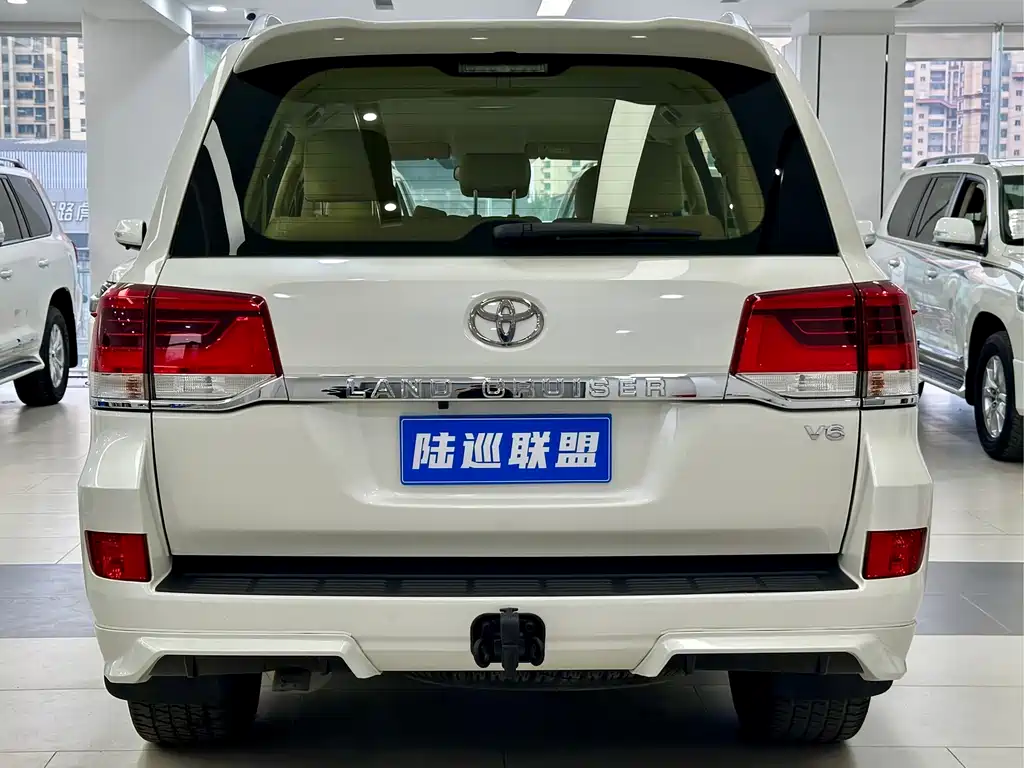 Toyota Land Cruiser 2020 — фото 16