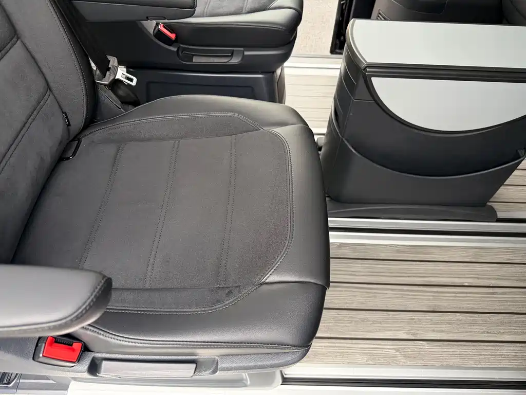Volkswagen Multivan 2018 — фото 19