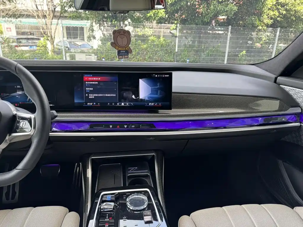BMW i7 M70L 2025 — фото 15