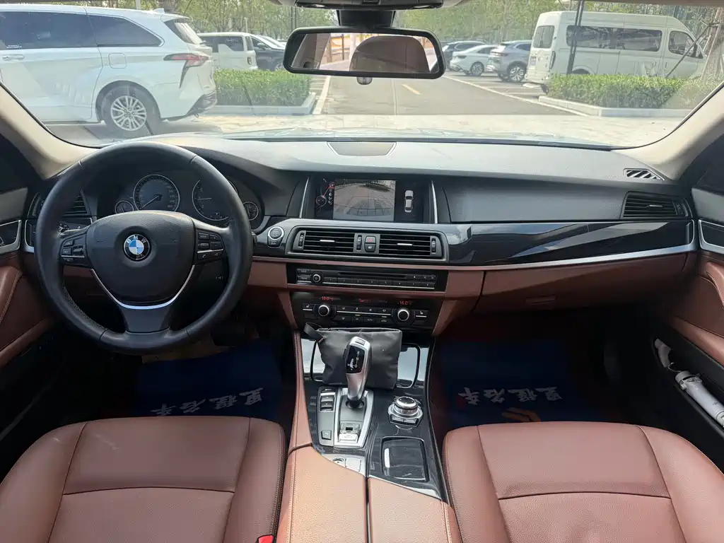 BMW 5 Series 2016 — фото 11