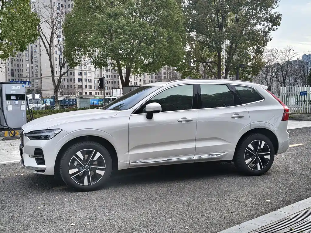 Volvo XC60 2025 — фото 3