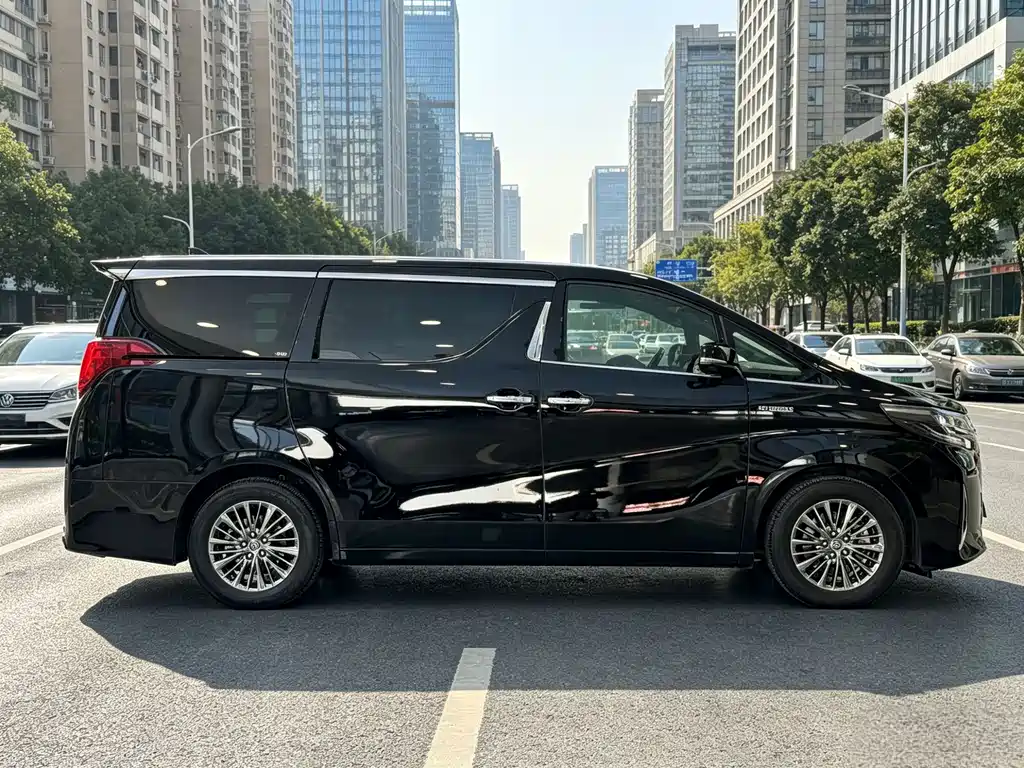 Toyota Alphard 2022 — фото 2