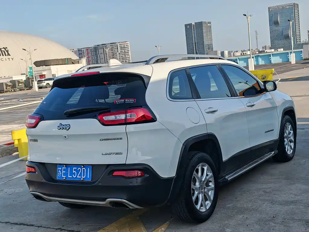 Jeep Cherokee 2017 — фото 4