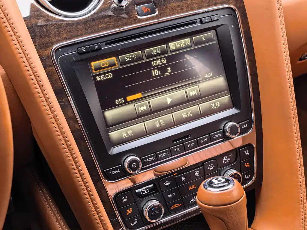 Bentley Flying Spur 2018 — фото 19