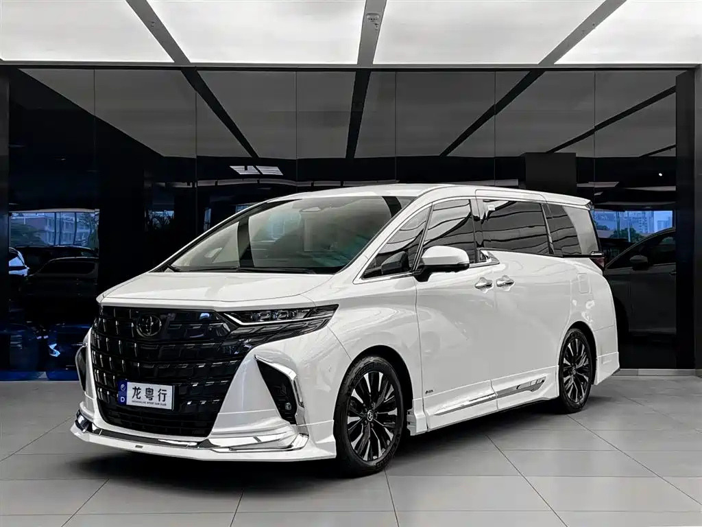 Toyota Alphard 2025 — фото 1
