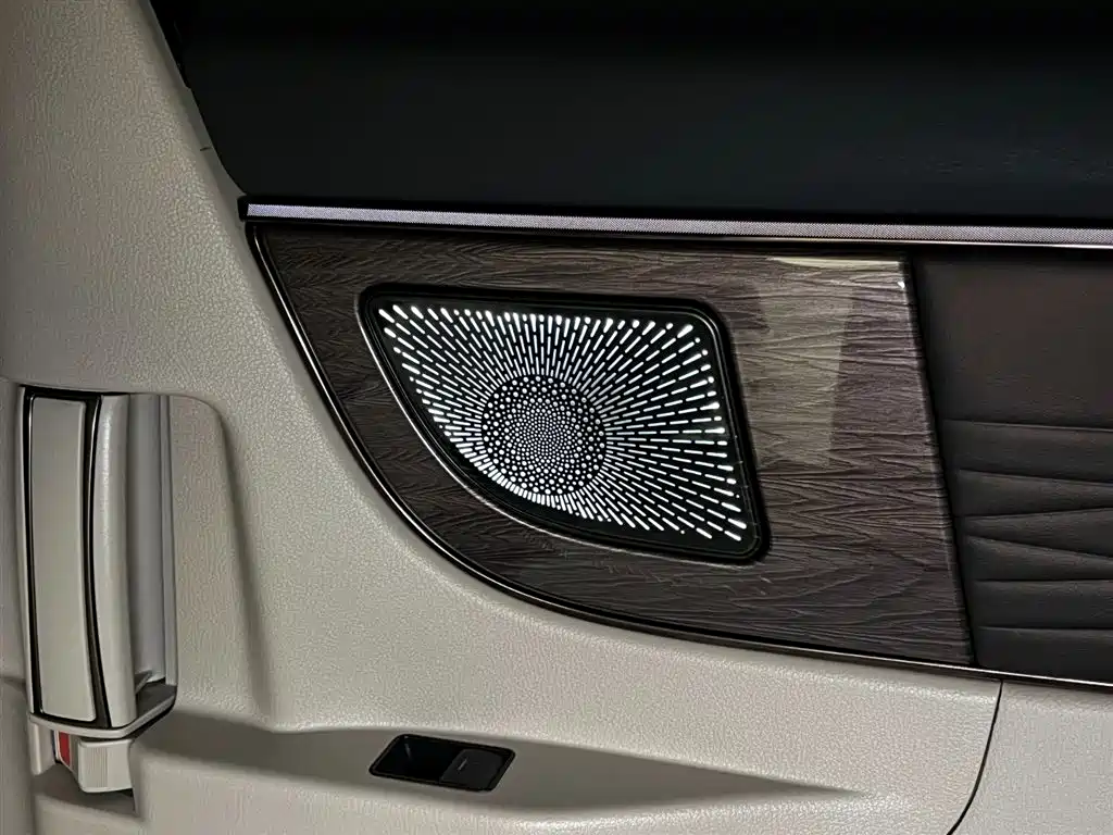 Toyota Alphard 2025 — фото 11