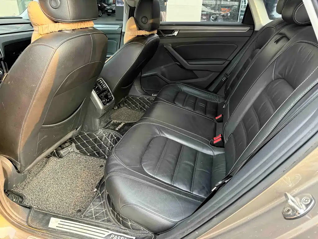 Volkswagen Passat 2017 — фото 12