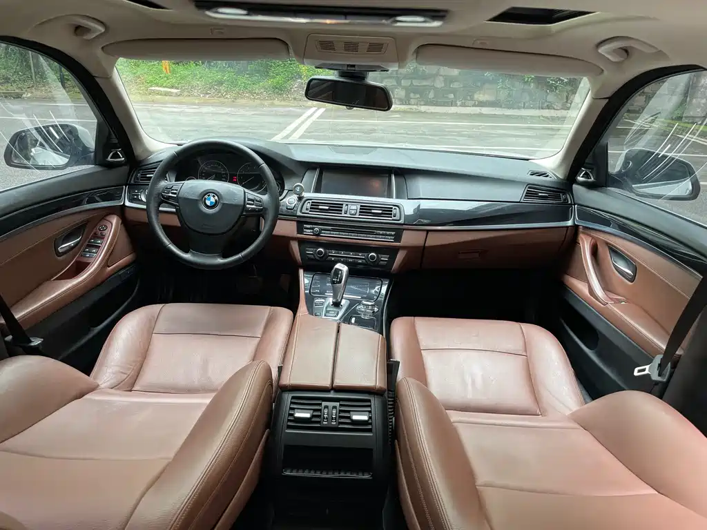 BMW 5 Series 2015 — фото 19