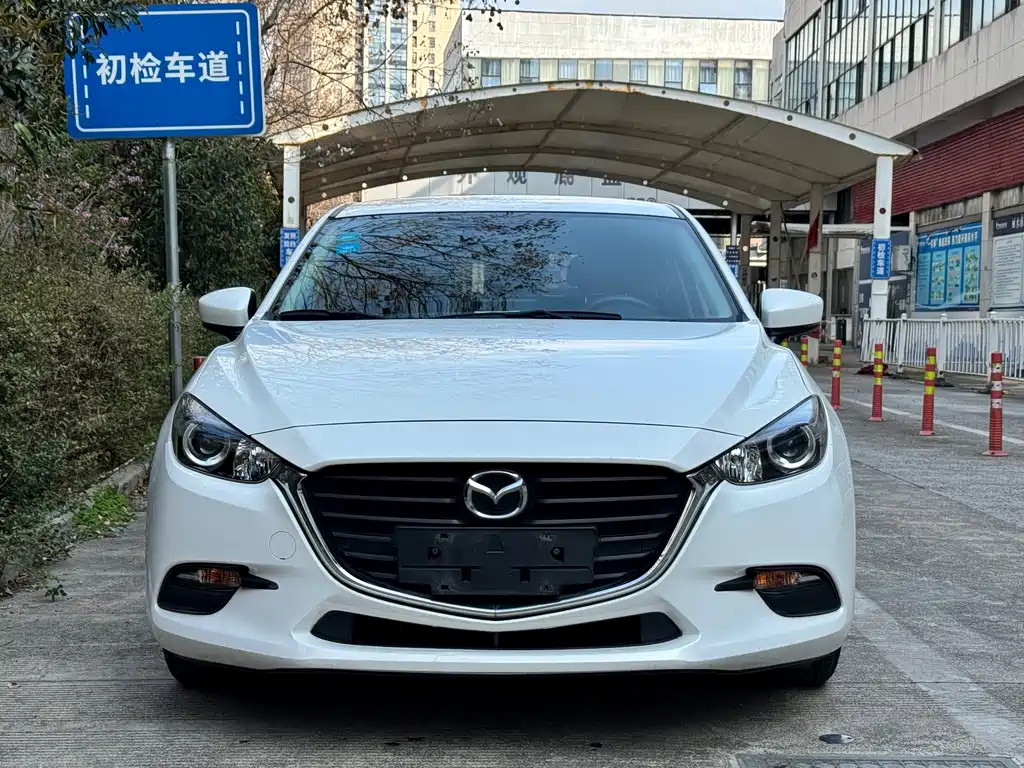 Mazda 3 Axela 2019 — фото 2