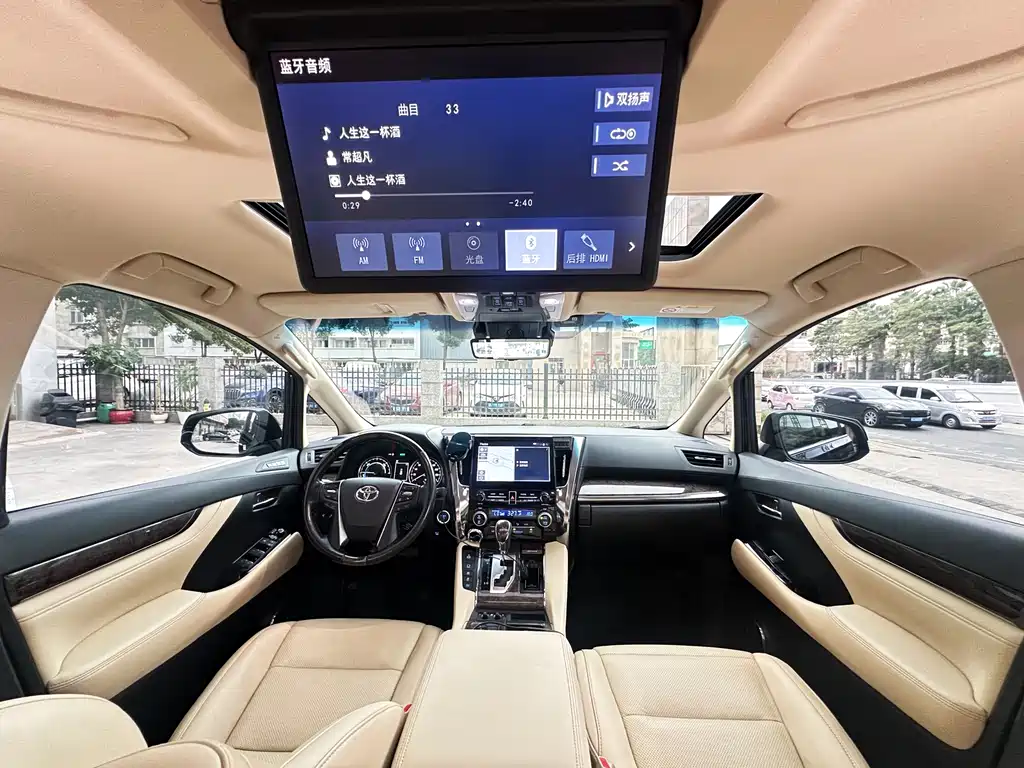 Toyota Alphard 2023 — фото 12