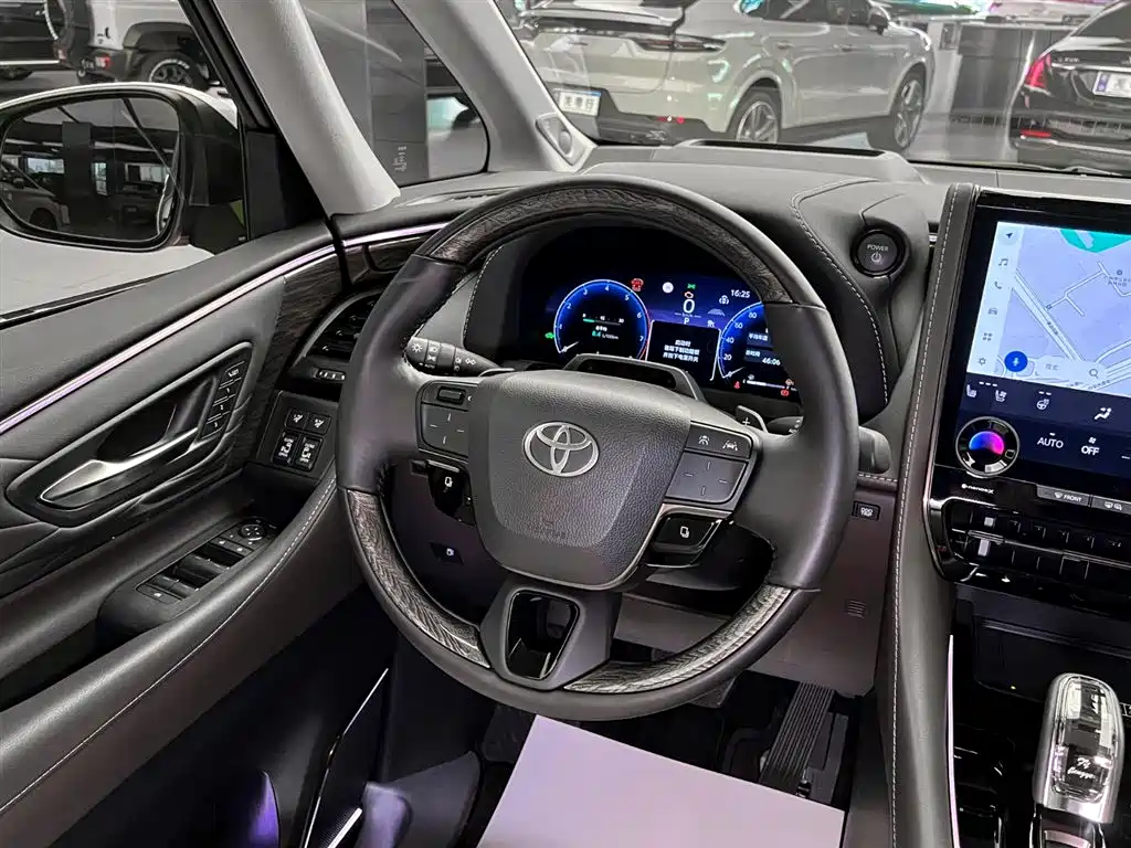Toyota Alphard 2025 — фото 8