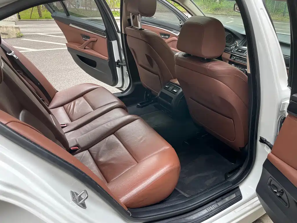BMW 5 Series 2015 — фото 13
