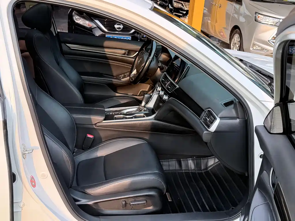 Honda Accord 2022 — фото 9