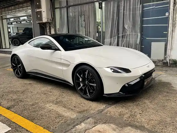 Aston Martin V8 Vantage 2019