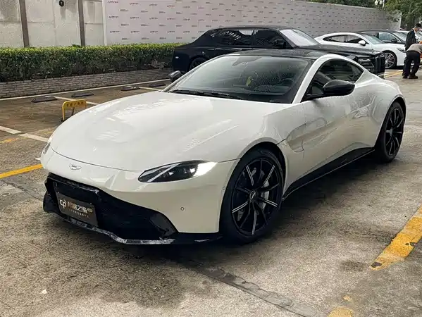 Aston Martin V8 Vantage 2019