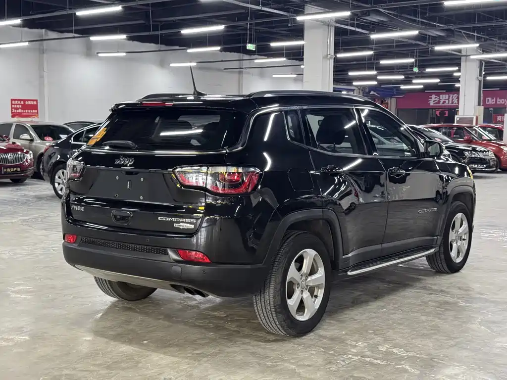 Jeep Compass 2017 — фото 14