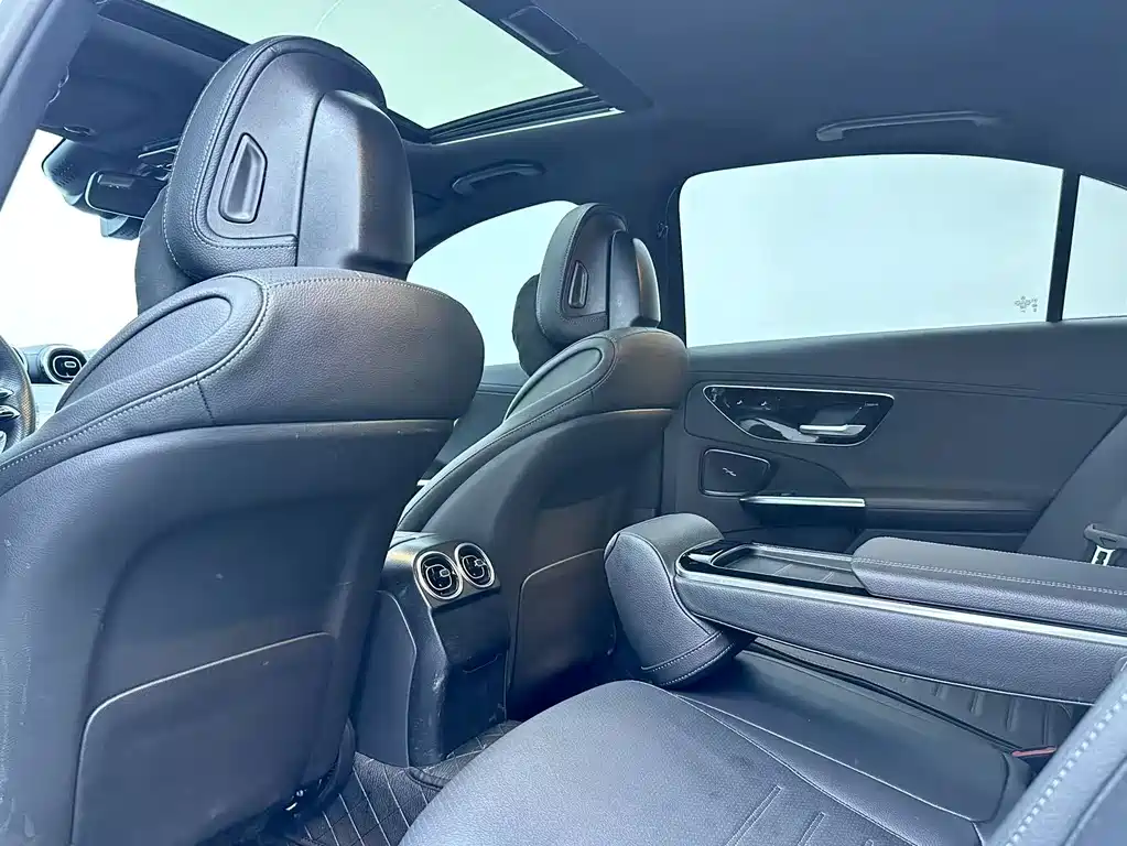 Mercedes-Benz C-Class 2024