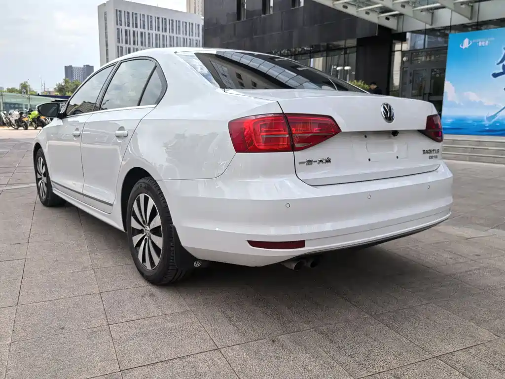 Volkswagen Sagitar 2016