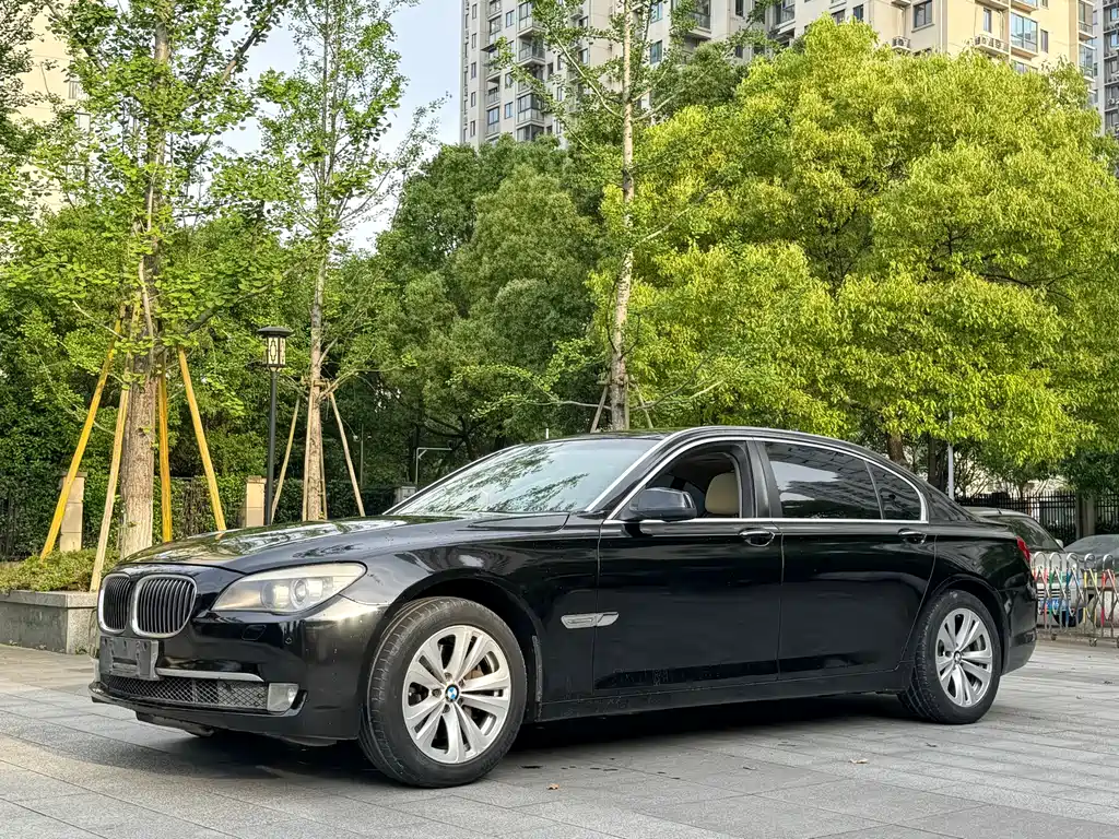 BMW 7 Series 2011 — фото 2