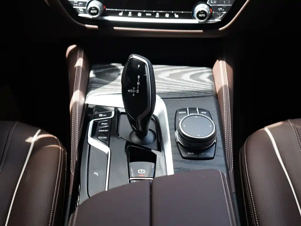 BMW 5 Series 2023 — фото 15