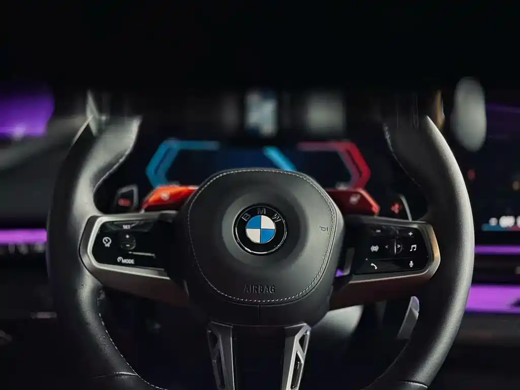 BMW M5 New Energy 2024 — фото 7