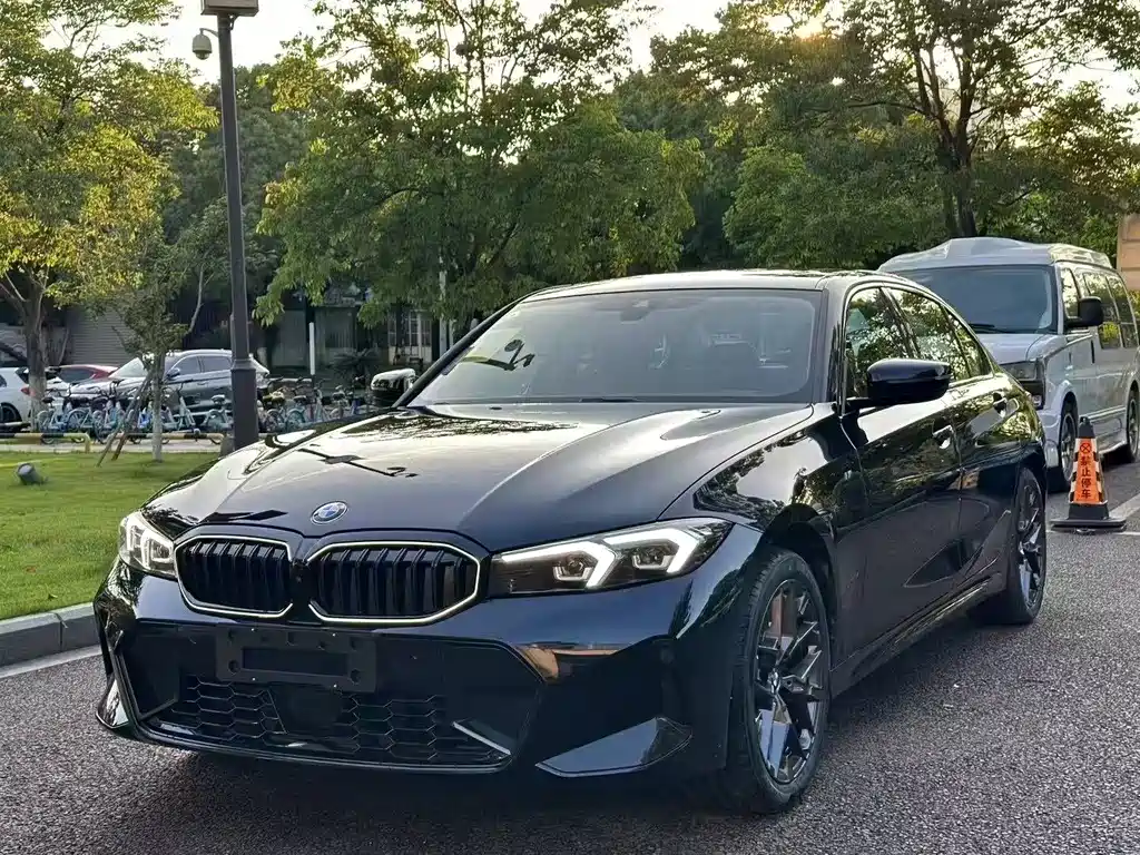 BMW 3 Series 2025 — фото 1