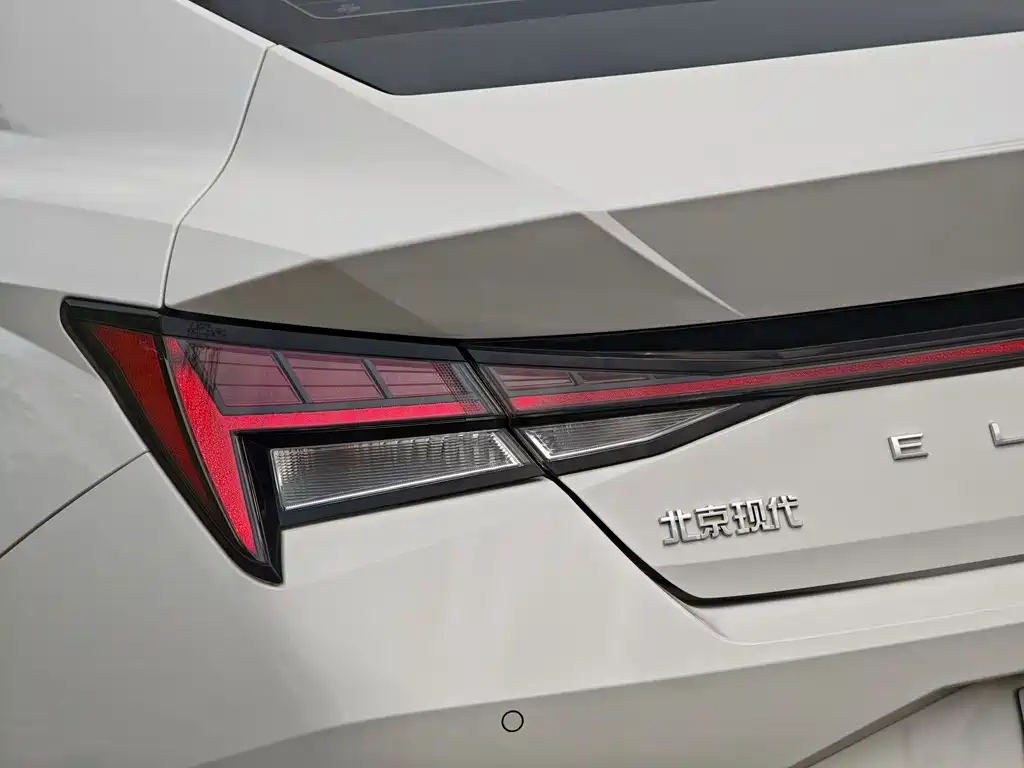 Hyundai Elantra 2022 — фото 13