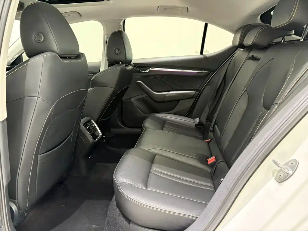 Skoda Octavia 2023 — фото 14