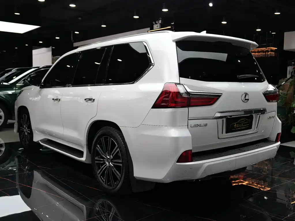 Lexus LX 2020 — фото 11
