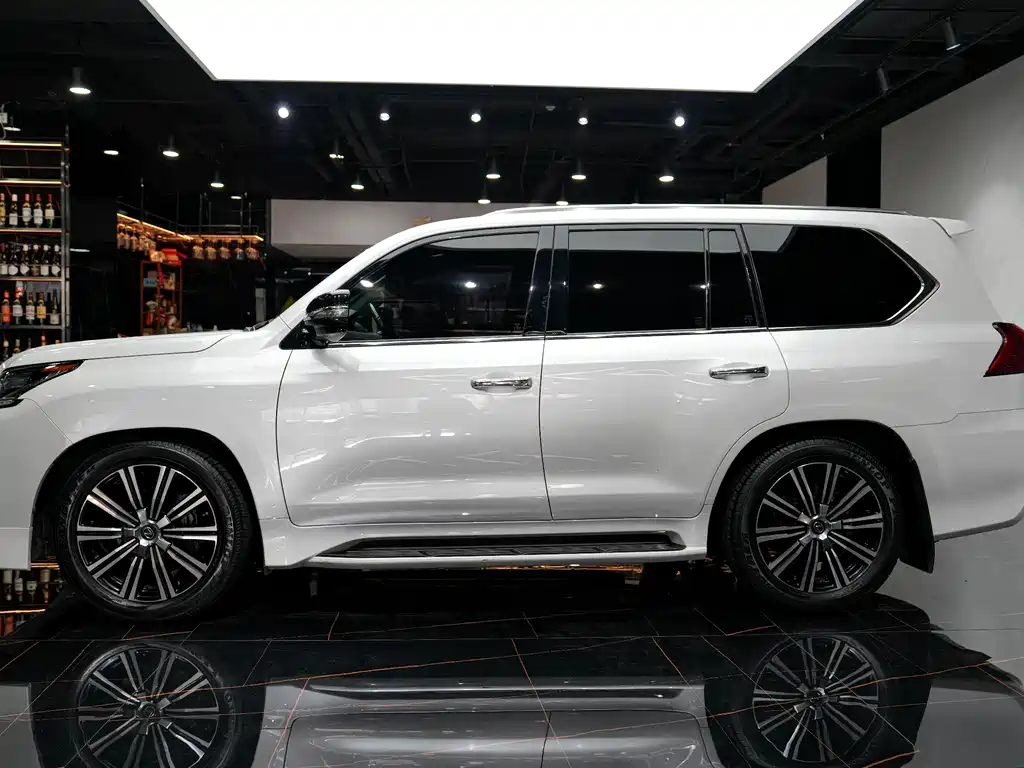Lexus LX 2020 — фото 12