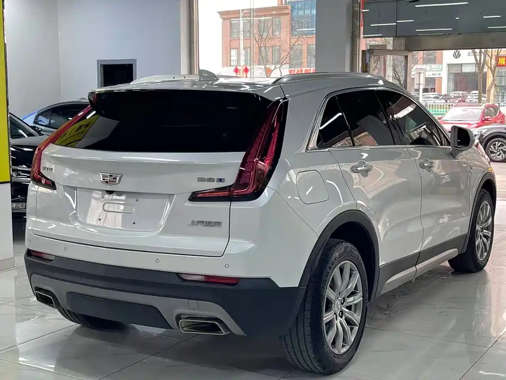 Cadillac XT4 2023 — фото 6