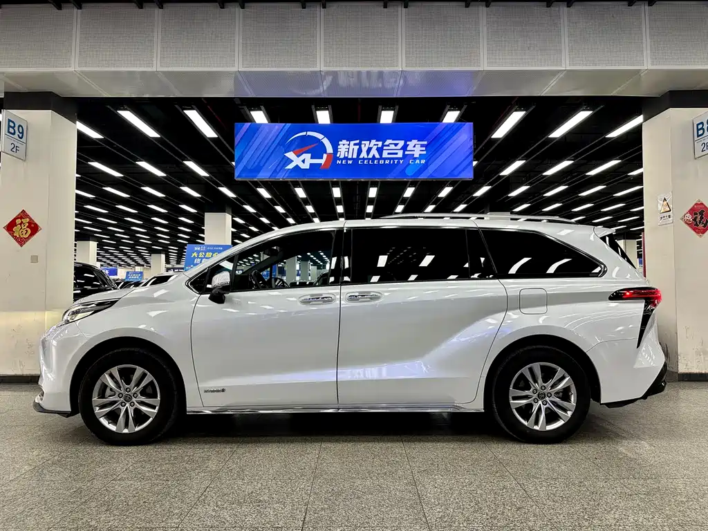 Toyota Sienna 2022 — фото 18