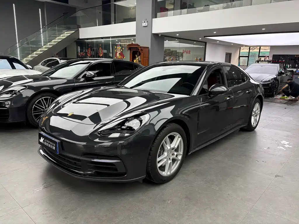 Porsche Panamera 2019 — фото 1