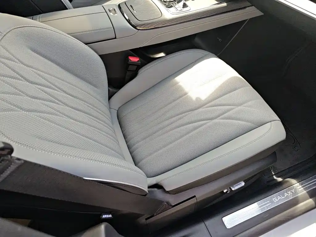 Geely Galaxy E8 2025 — фото 25