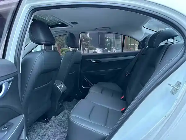 Geely Emgrand 2021