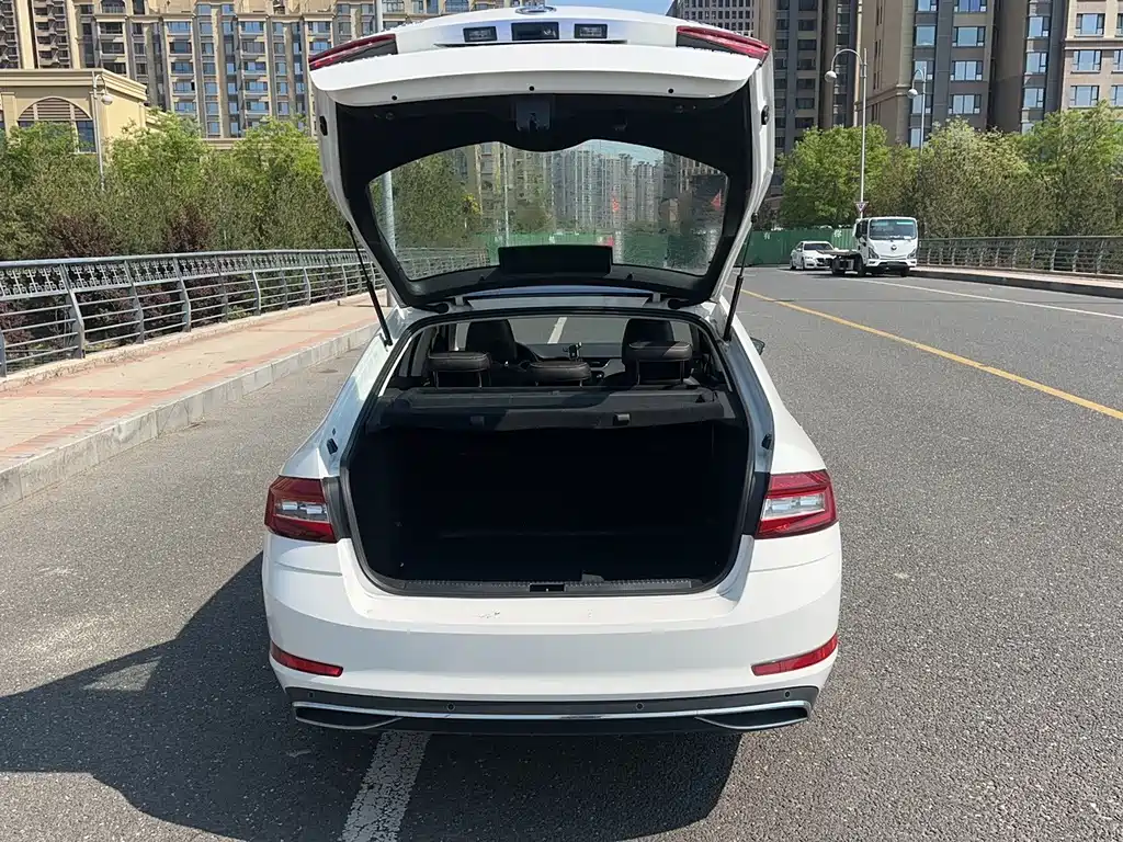 Skoda Octavia 2018 — фото 21