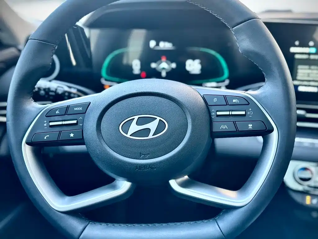 Hyundai Elantra 2023 — фото 23