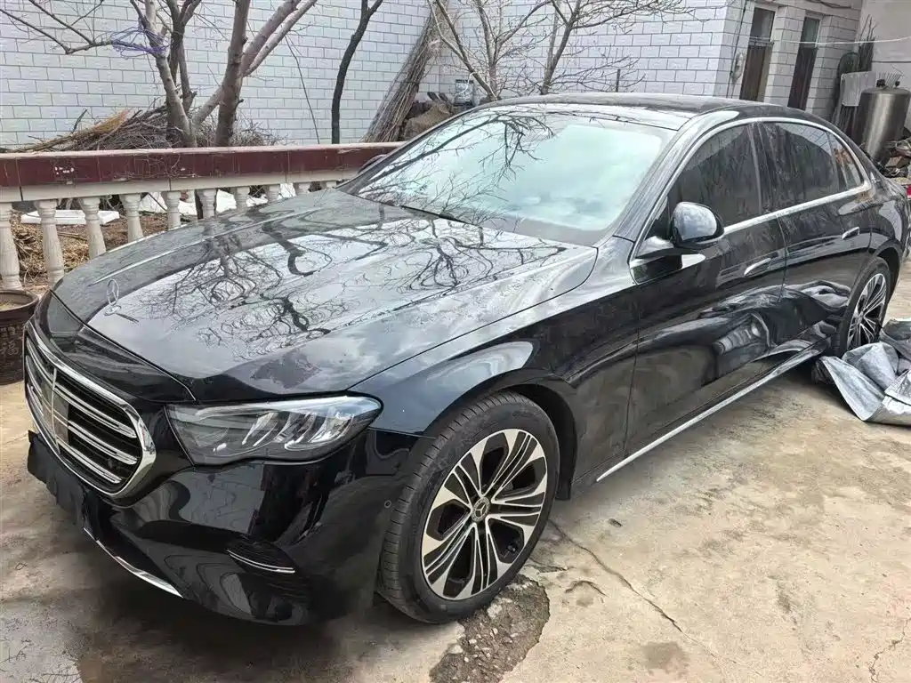 Mercedes-Benz E-Class 2025 — фото 1