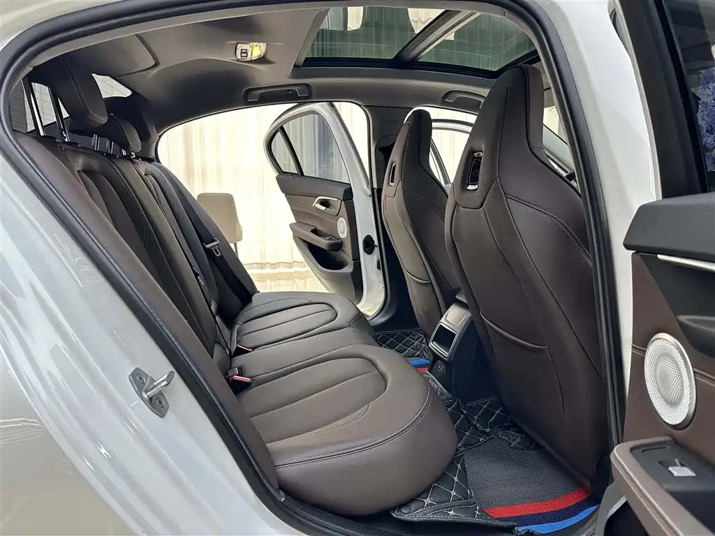 BMW 1 Series 2023 — фото 13