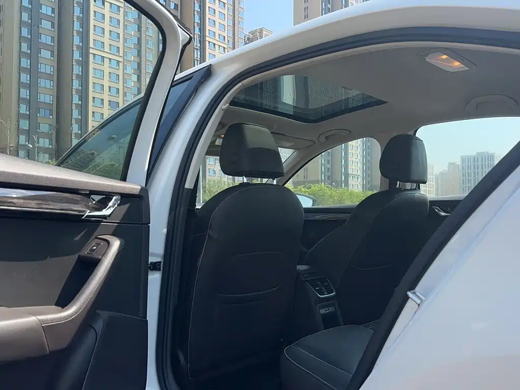 Skoda Octavia 2018 — фото 19