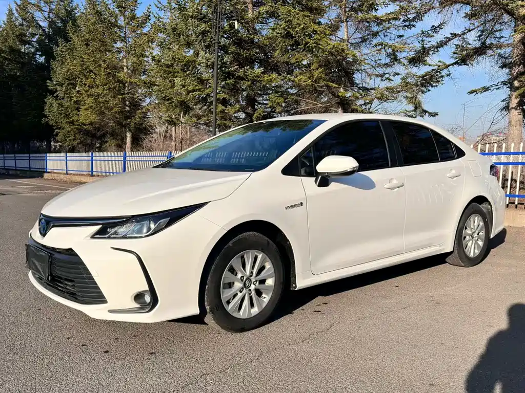 Toyota Corolla 2023 — фото 1