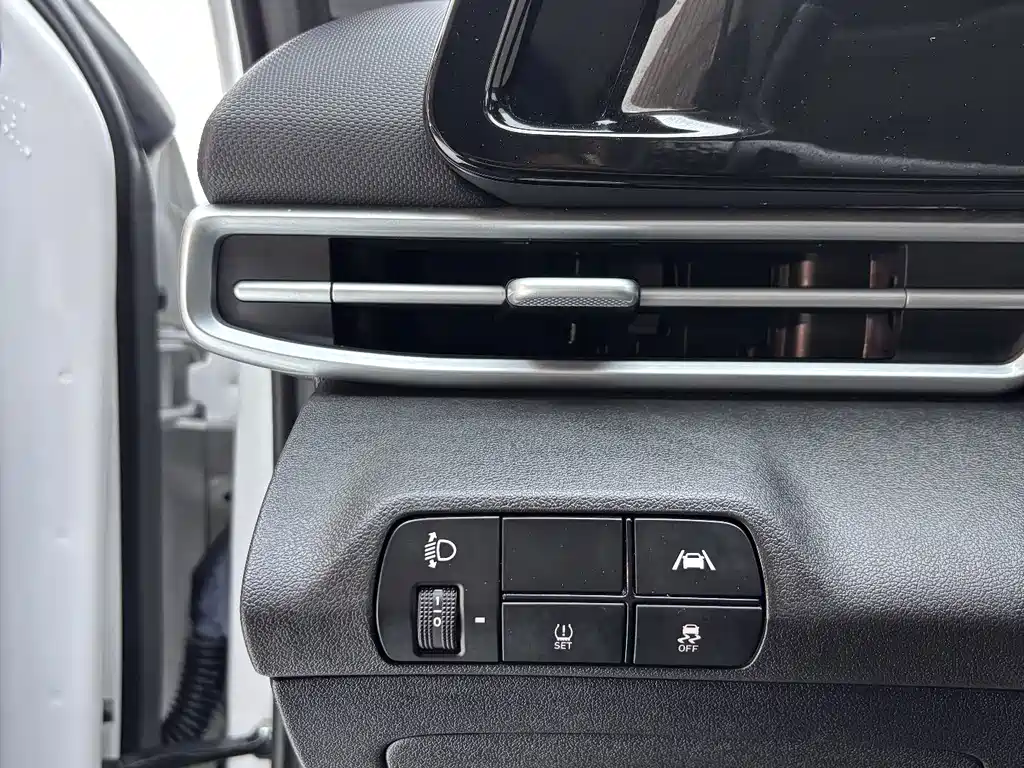 Hyundai Elantra 2023 — фото 18