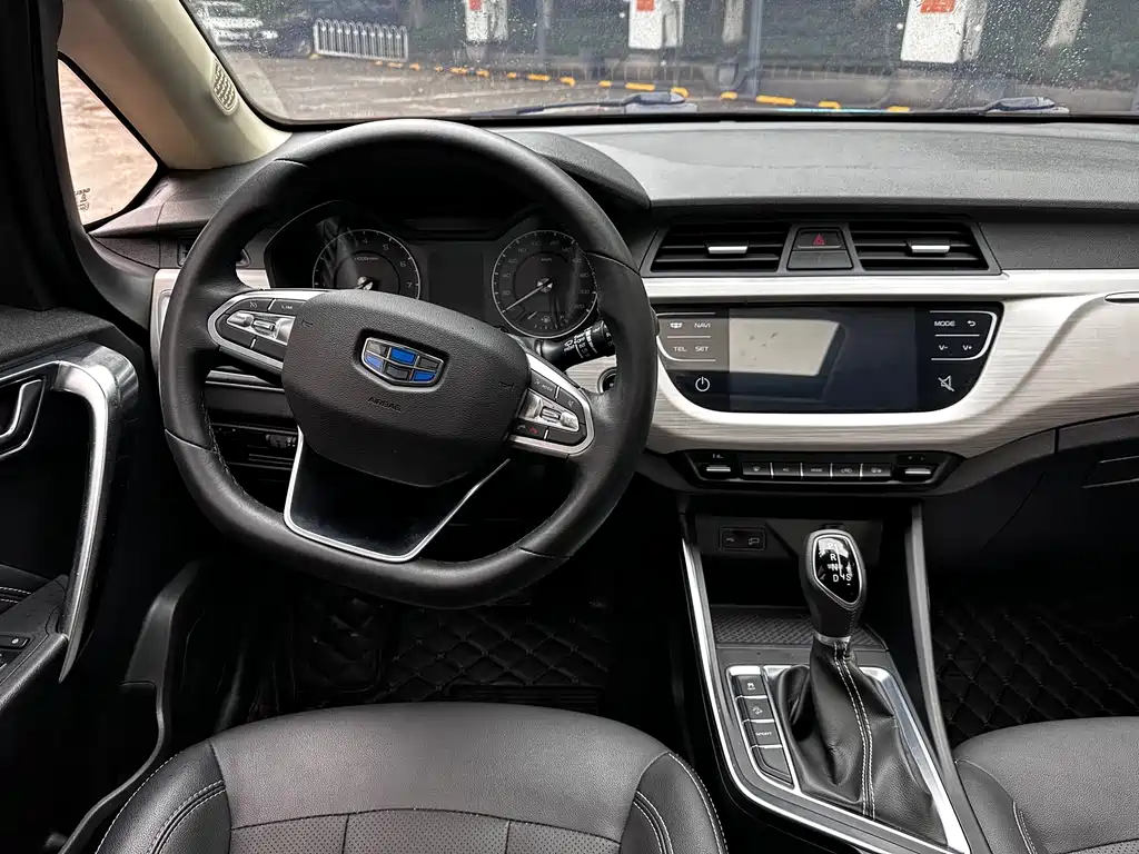 Geely Vision X3 2021 — фото 12