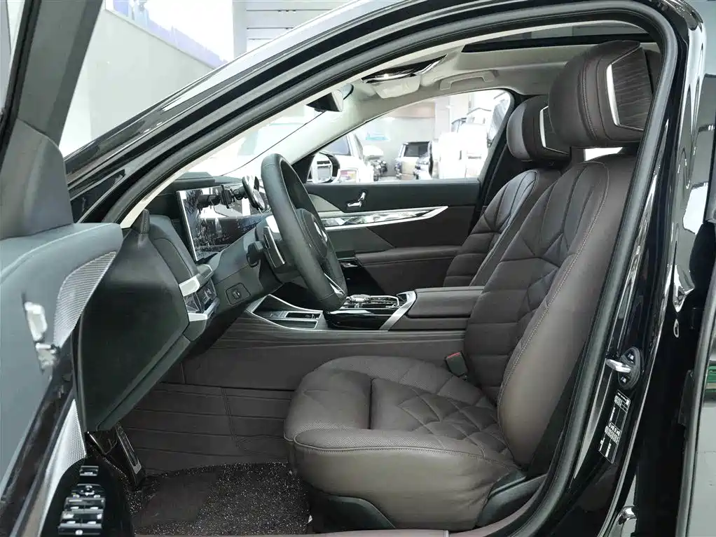 BMW 7 Series 2025 — фото 11