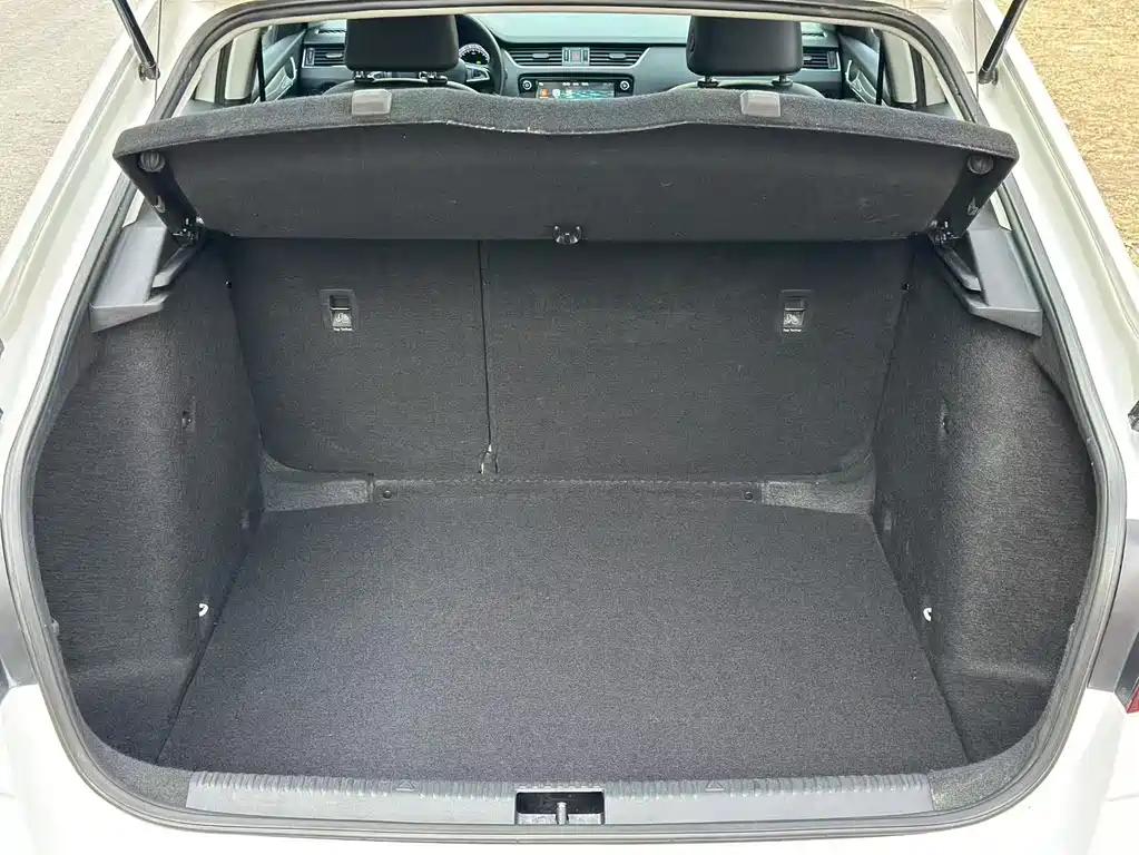 Skoda Octavia 2018 — фото 19