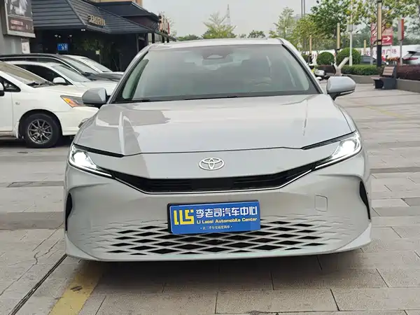 Toyota Camry 2025