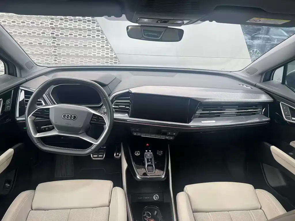Audi Q4 e-tron 2023 — фото 7