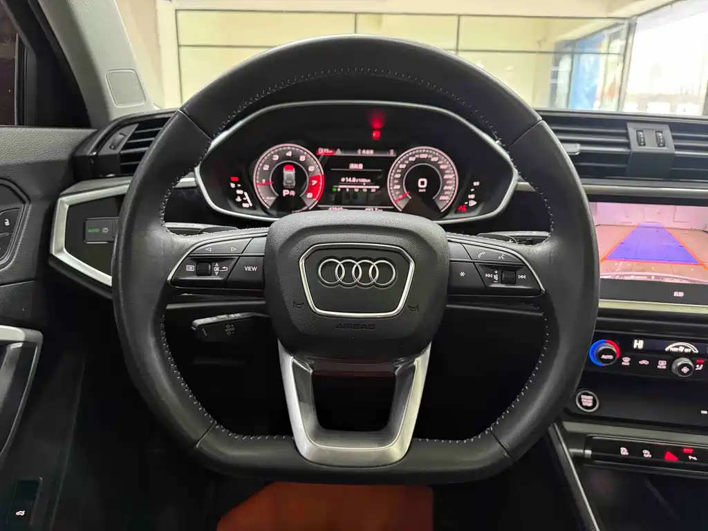 Audi Q3 2021 — фото 15